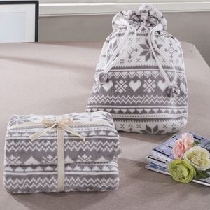 Beautiful fleece snowflake blanket with bag - Grey